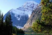 [天下足球]拜仁险胜奥格斯堡 紧追榜首.